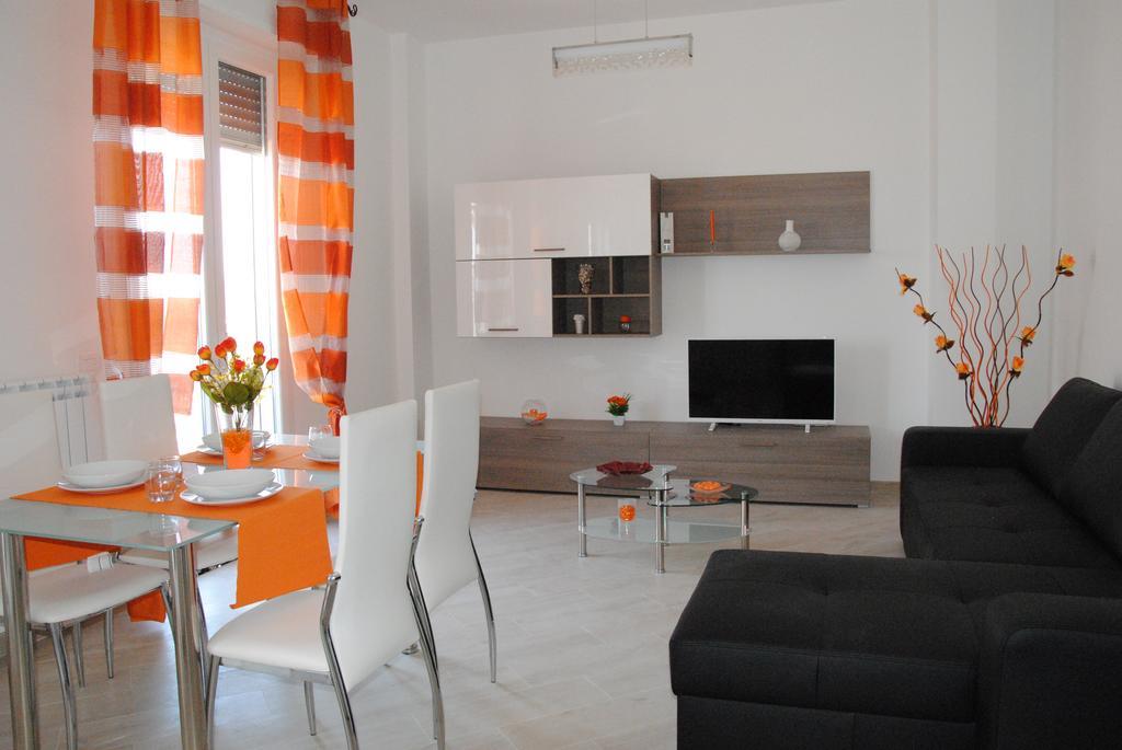 Sesto Piano House Apartment โมโนโปลี ภายนอก รูปภาพ
