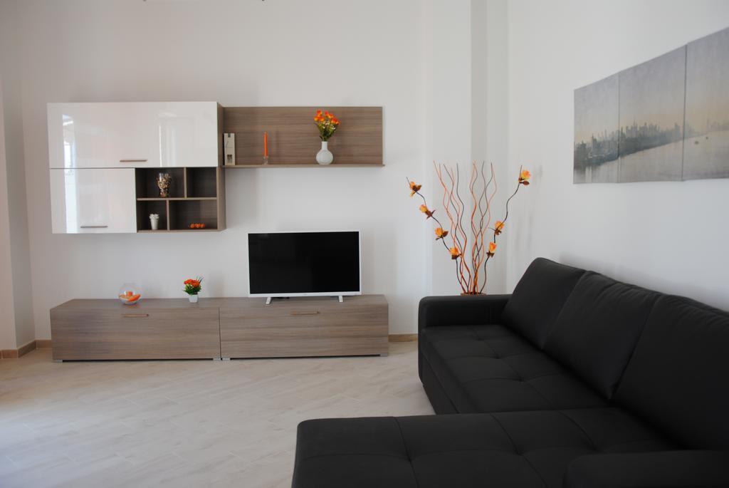 Sesto Piano House Apartment โมโนโปลี ภายนอก รูปภาพ